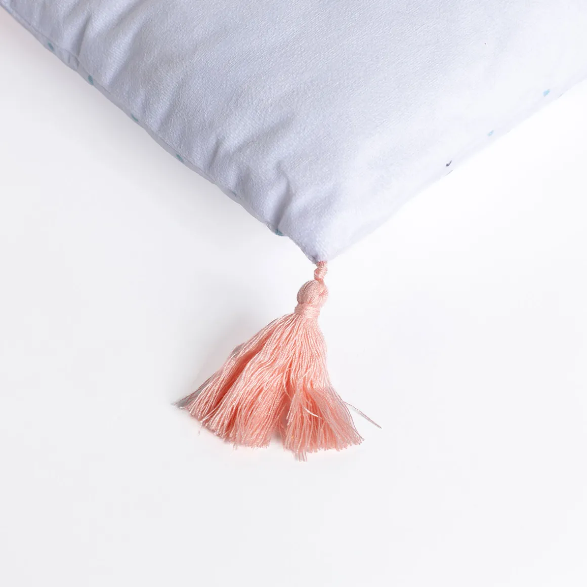 Almohada con pompones ZOE 30x50cm