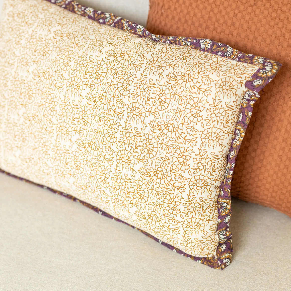Almohada Indie Beige Con Flores 38x58cm