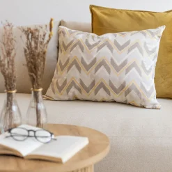 Almohada VIBES amarillo y beige 45x60cm