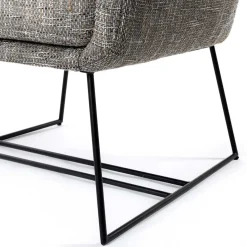 Butaca TIM gris con patas metálicas negras