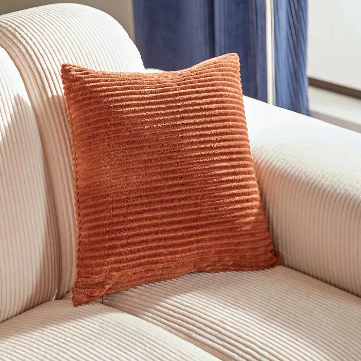 Cojín ARUM rayas marrón 38x38cm
