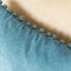 Cojín Azul Con Pompones 40x40Cm