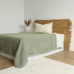 Colcha STONEWASHED verde con flecos 220x240cm
