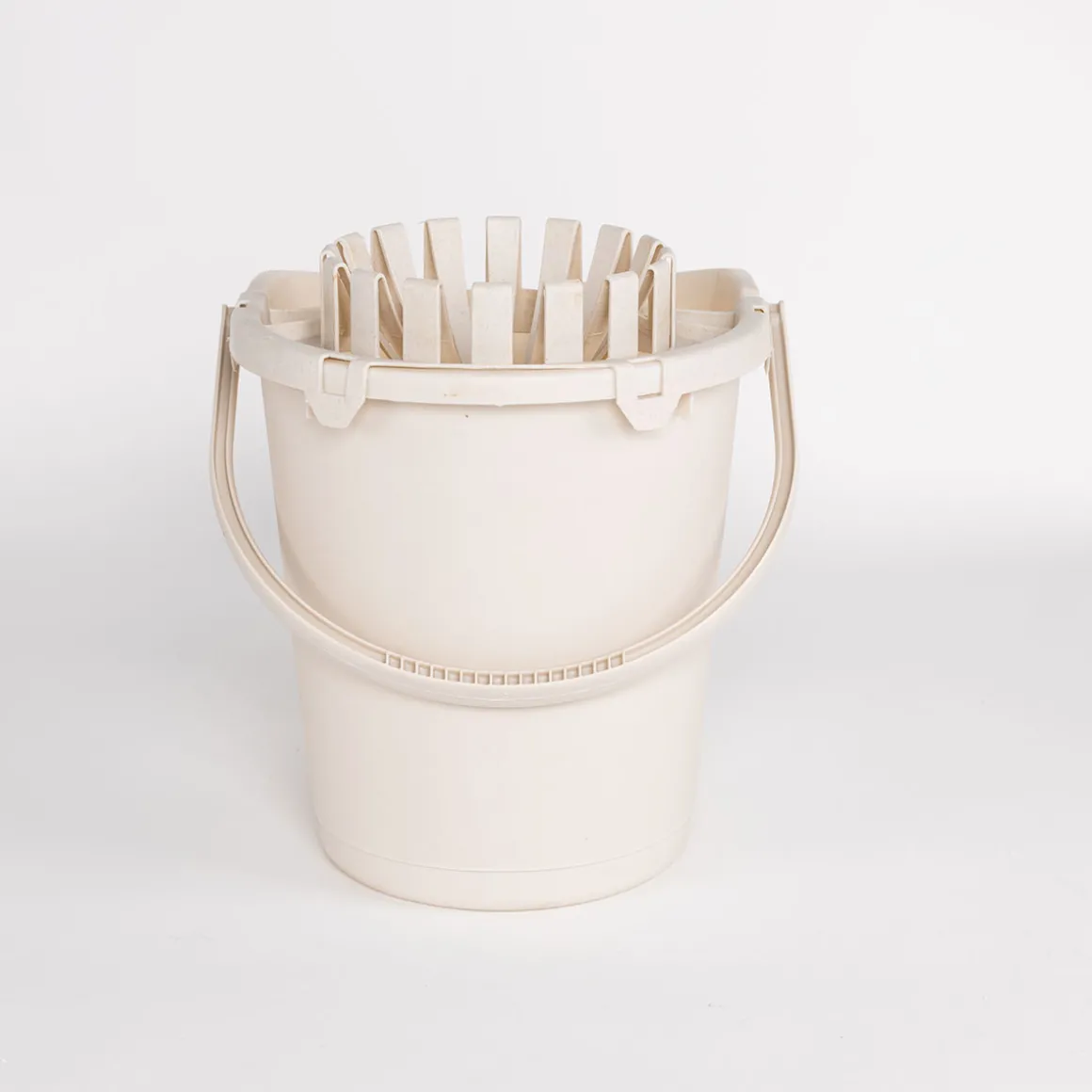 Cubo con exprimidor beige 16L