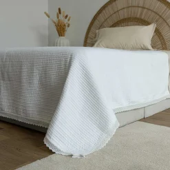 Edredón blanco con volante de encaje 220x240cm