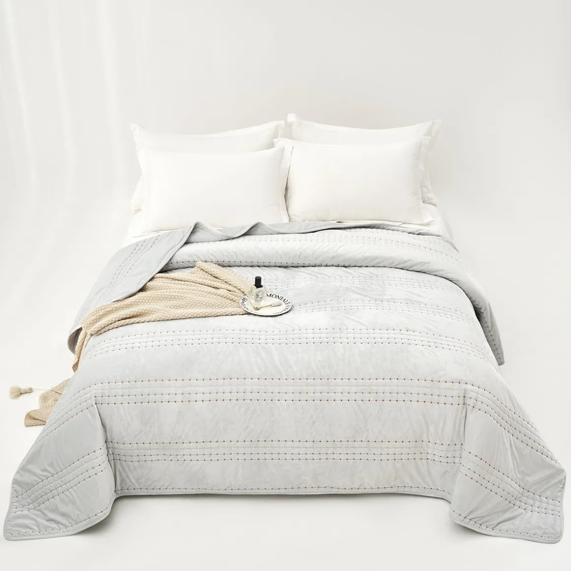 Edredón IVREA gris de terciopelo 240x260cm