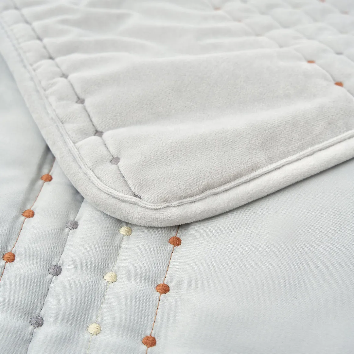 Edredón IVREA gris de terciopelo 240x260cm