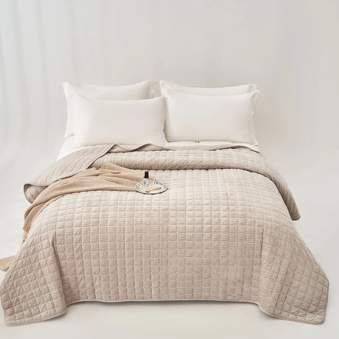 Edredón SEATTLE gris de terciopelo 240x260cm