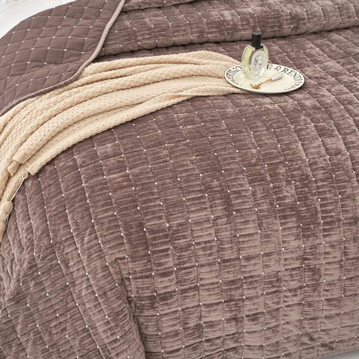 Edredón SEATTLE gris pardo de terciopelo 220x240cm