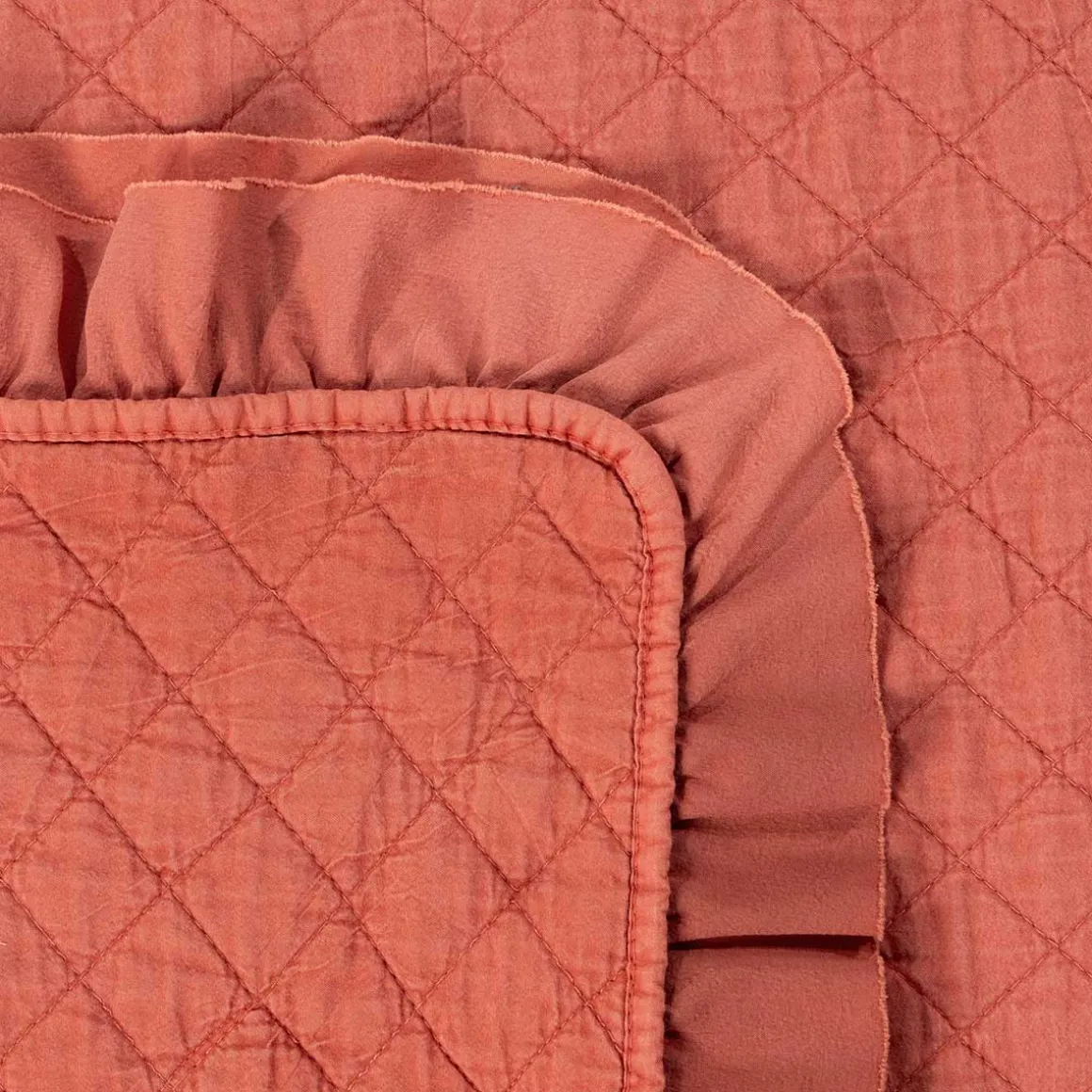 Edredón STONEWASHED terracota con volante 220x240c