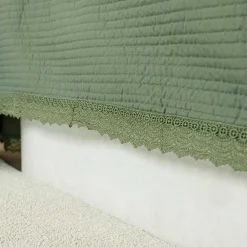 Edredón verde con volante de encaje 220x240cm