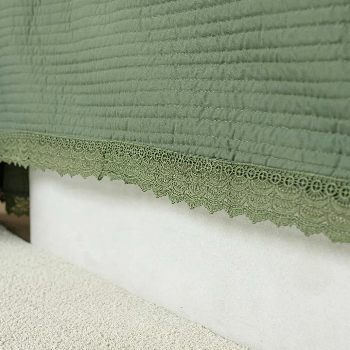 Edredón verde con volante de encaje 220x240cm