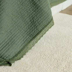 Edredón verde con volante de encaje 220x240cm