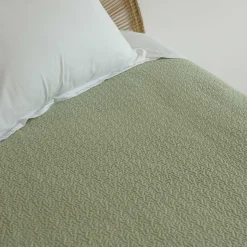 Edredón verde menta con volante 220x240cm