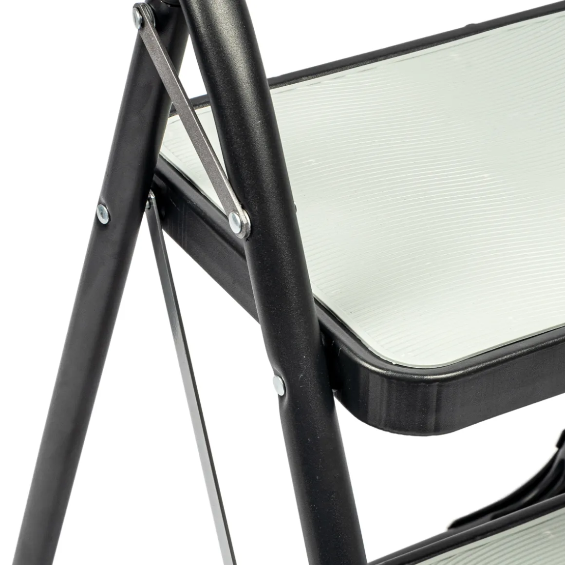 Escalera Negra Con 2 Peldaños De Metal