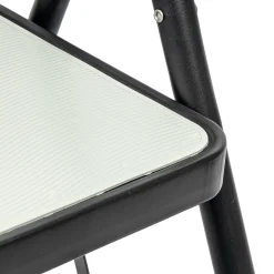 Escalera Negra Con 2 Peldaños De Metal