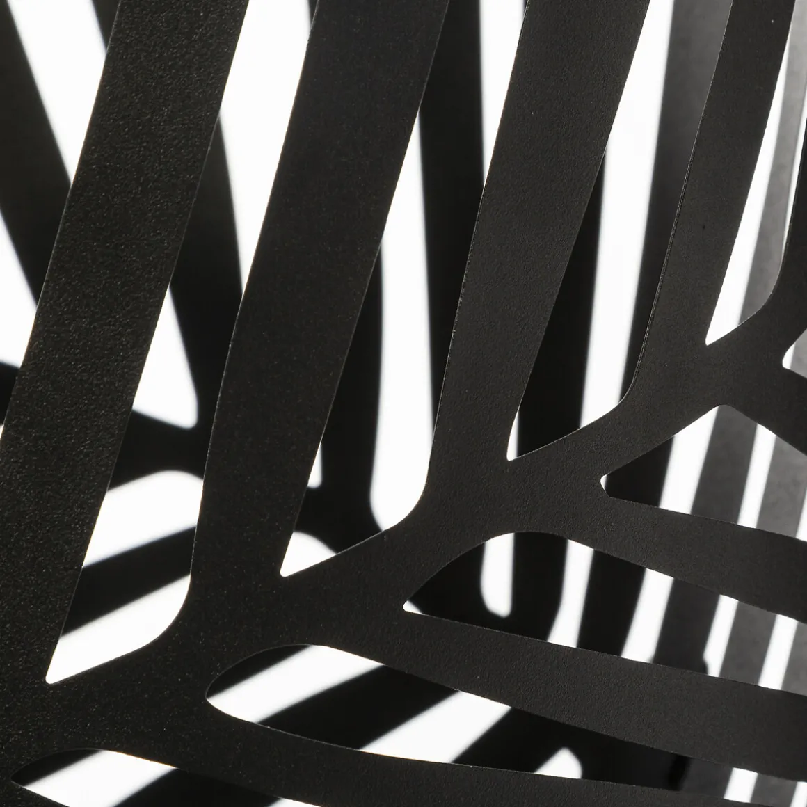 Maceta Con Soporte Negro Con Decoración Hojas 54cm