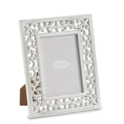 Portarretrato tallado blanco de madera 13x18cm